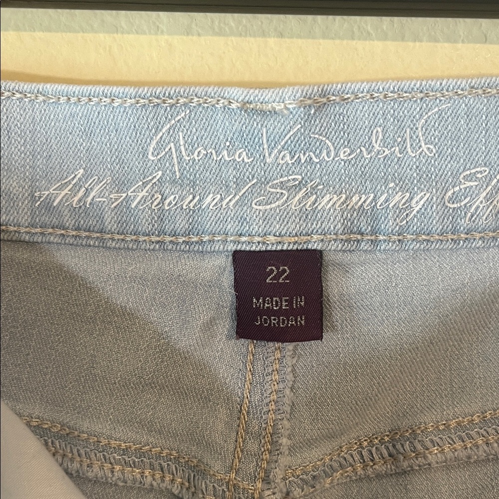 Gloria Vanderbilt Sky Blue Cropped Jeans - Picture 3 of 4